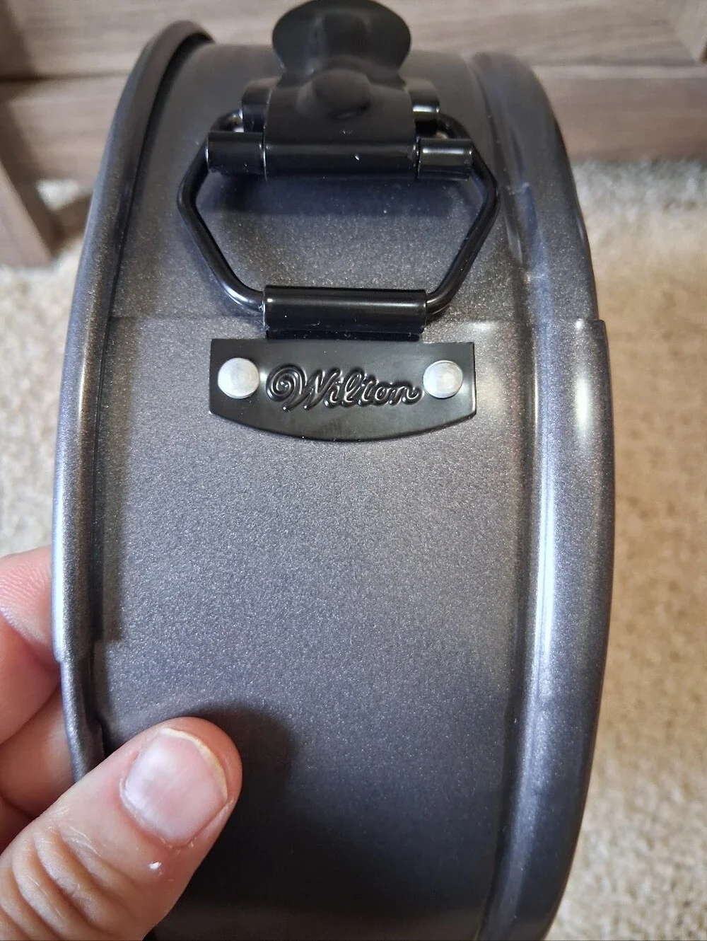 Wilton round nonstick